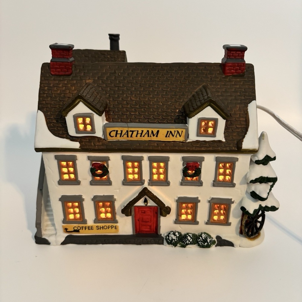 Lemax Chatham Inn Porcelain House 1995 Harvest Crossing Village 55193‎ W/ Light